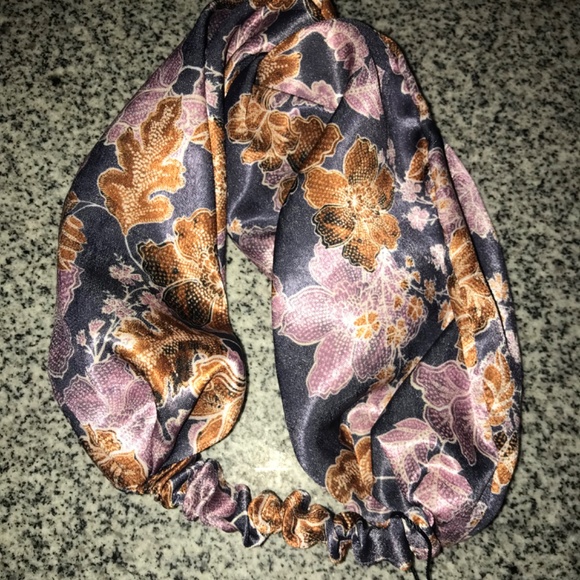 KACHEL FLORAL TWIST HEADBAND - Picture 4 of 5